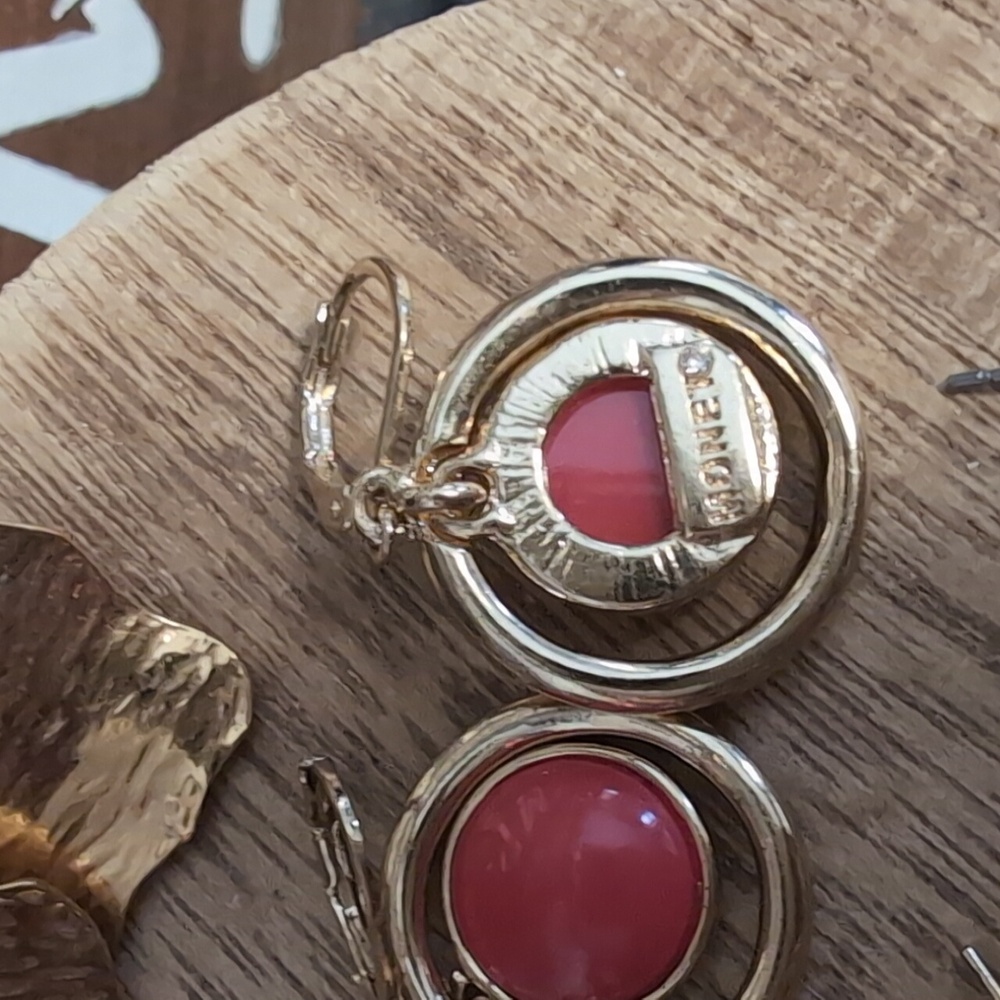 Vintage 7 Piece Gold Toned Earring Set - Picture 12 of 12